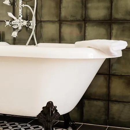 Chateau Grand Arnaud Bed & Breakfast